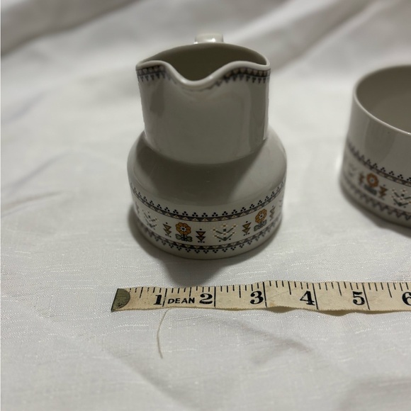 Vintage Royal Doulton “Kimberley” Sugar Dish and Creamer set - Picture 5 of 6